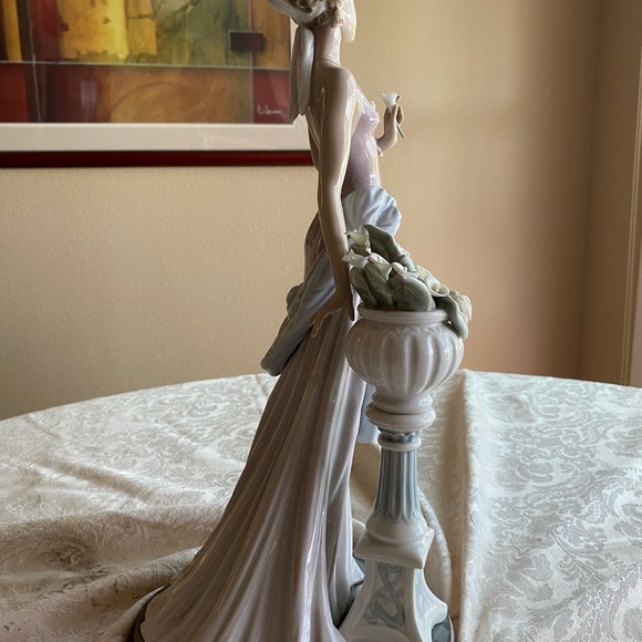 RETIRED 2000  ‘A TOUCH OF CLASS LLADRO’ PORCELAIN FIGURINE - Item# 01005377 - Picture 6 of 12